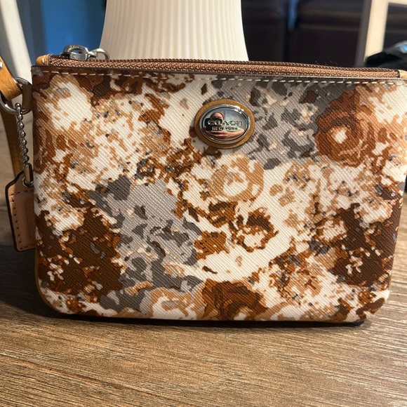 Cute! Coach Wristlet - Picture 2 of 12